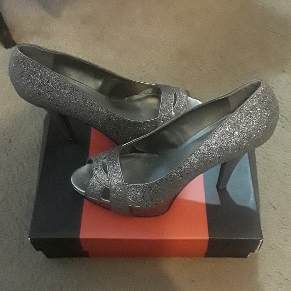 Guess High Heels - Picture 2 of 3